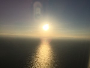 機上から伊勢湾の夕陽